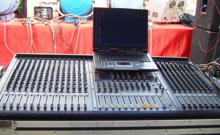 <b>調(diào)音臺</b>