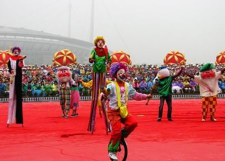 <b>小丑表演</b>